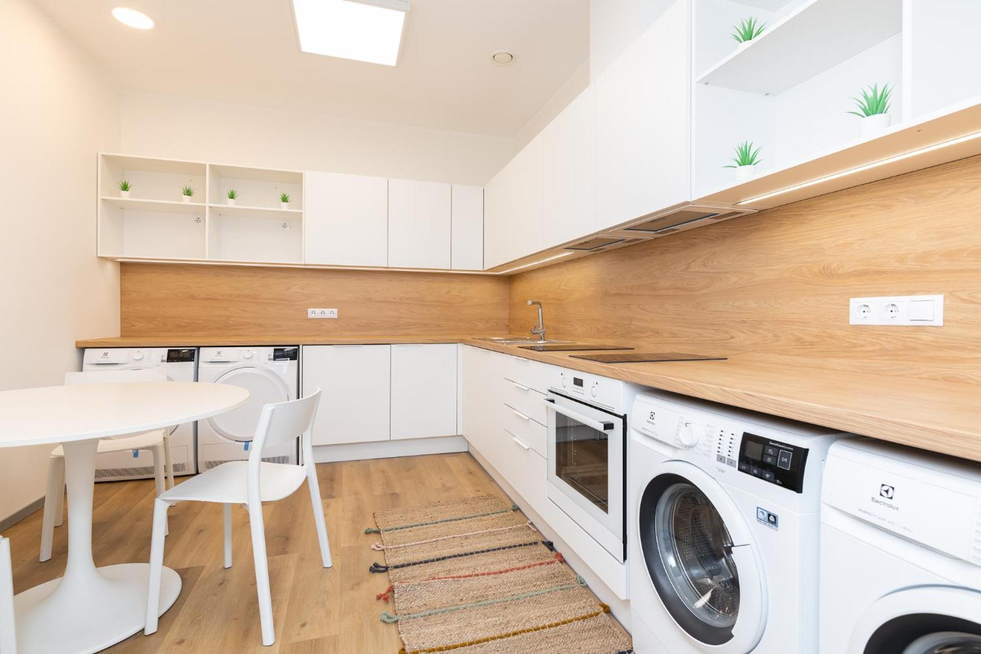 Hilltop Apartments - Studio Rooms In City Centre Tallinn Bagian luar foto