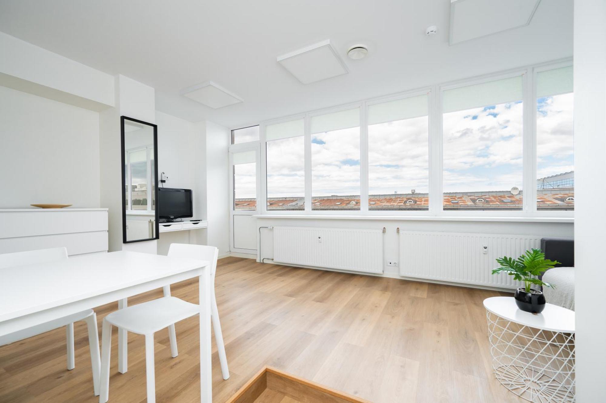 Hilltop Apartments - Studio Rooms In City Centre Tallinn Bagian luar foto